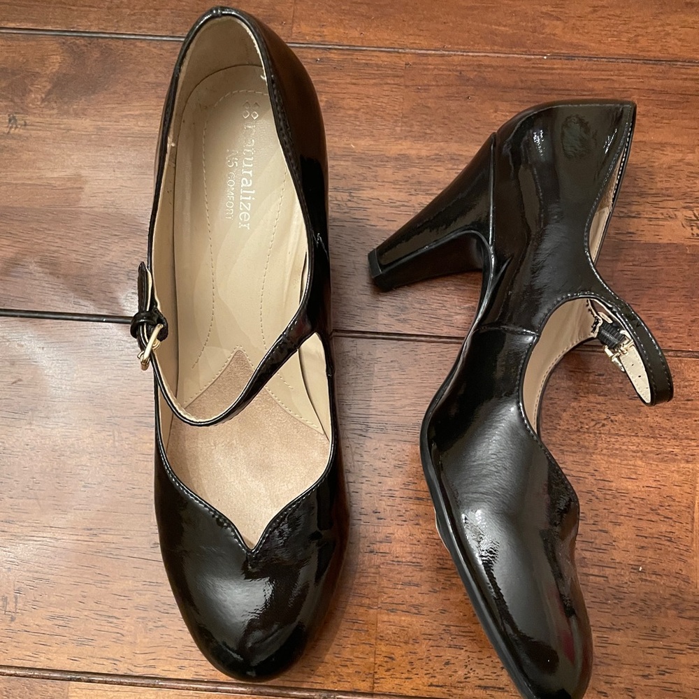 Naturalizer size 9.5 patent leather Mary Janes